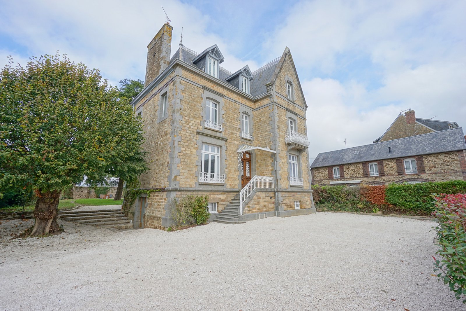 Façade du Manoir Ducey